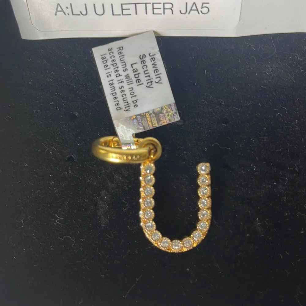 NWT/NIB- Authentic Burberry U
Letter Crystal charm - Picture 4 of 8